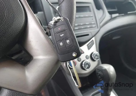 2013 Chevrolet Sonic Ls Auto z USA, uszkodzony, nr VIN 1G1JA5SH9D4232475